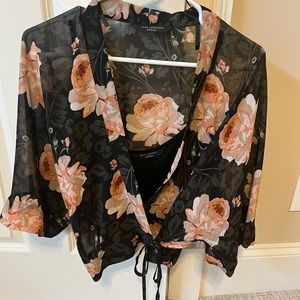 NWOT! Beautiful kimono top with camisole that snaps in. Never worn! Size Small